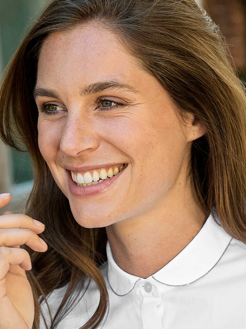 Alternatives Bild 3 zu Weie Popeline-Bluse Bubikragen mit Perlenband