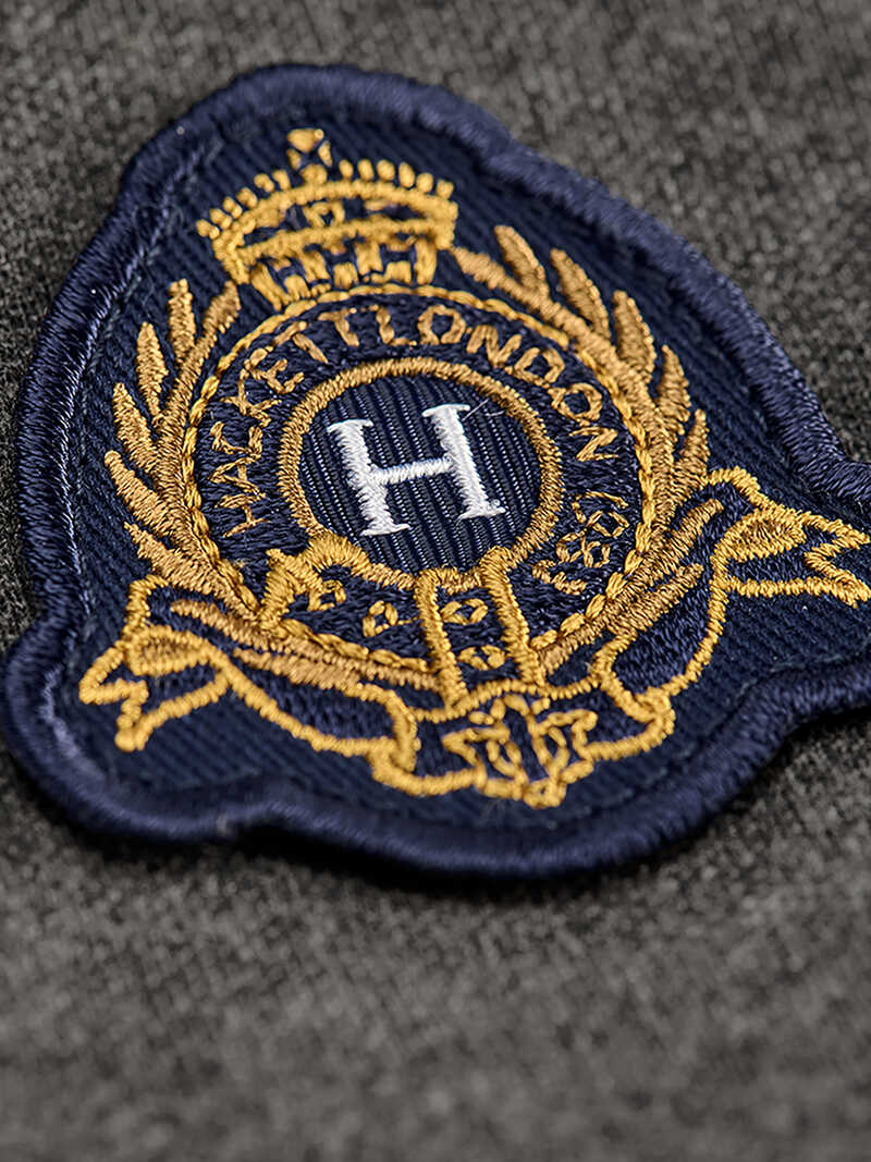 Alternatives Bild 3 zu Graues Langarm-Poloshirt mit Wappen