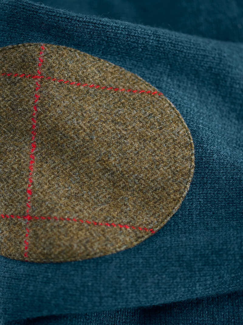 Alternatives Bild 2 zu Lambswool-v-Neck-Pullover mit rmelpatches