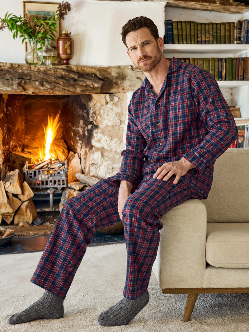 Produktbild zu Klassischer Flanell-Pyjama mit Schottenkaro