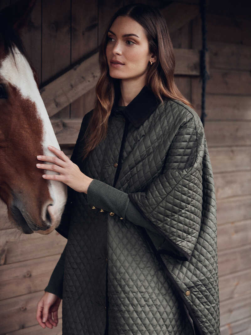 Alternatives Bild 3 zu Steppcape