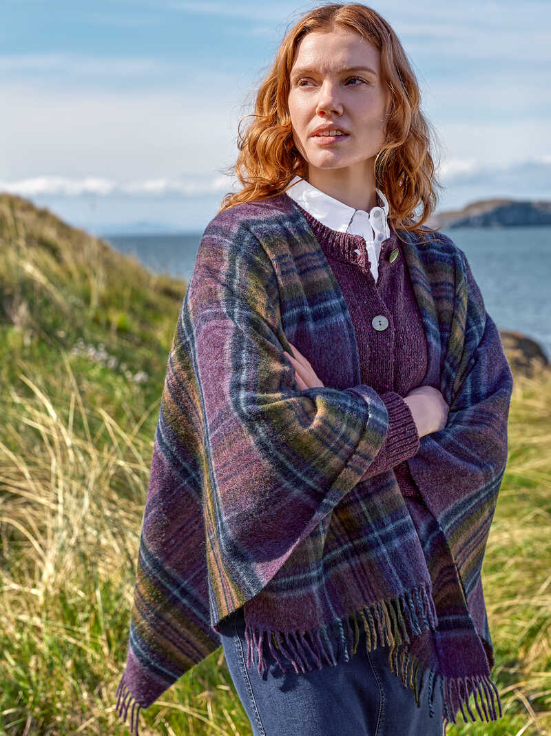 Produktbild zu Strickcape Heather Stewart
