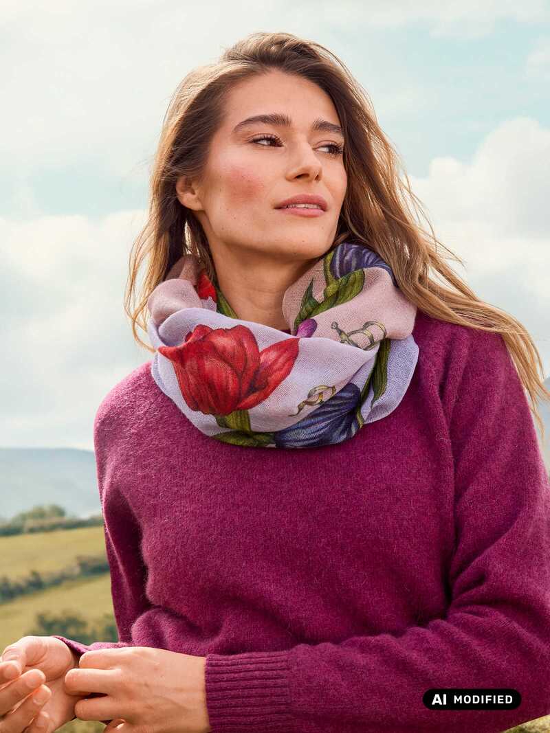 Alternatives Bild 1 zu Loopschal Blumen & Bienen
