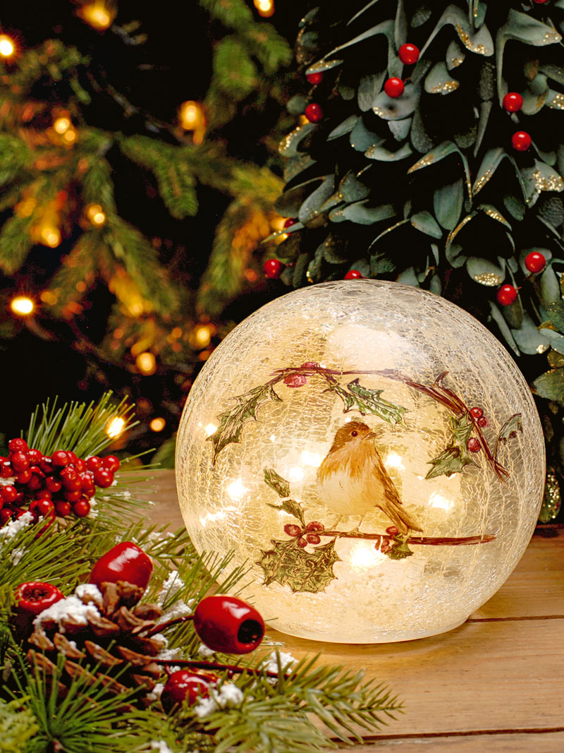 Produktbild zu Beleuchtete Glaskugel mit Rotkehlchen