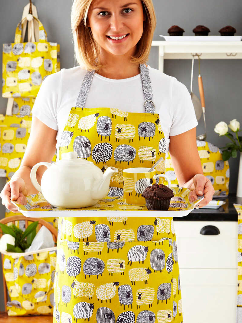 Alternatives Bild 1 zu Gelbe Kchenschrze mit Schafen