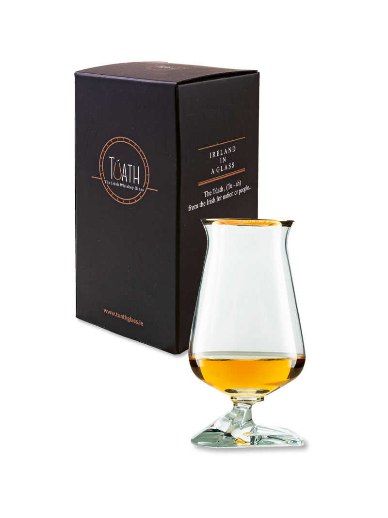 Produktbild zu Whiskyglas mit Goldrand