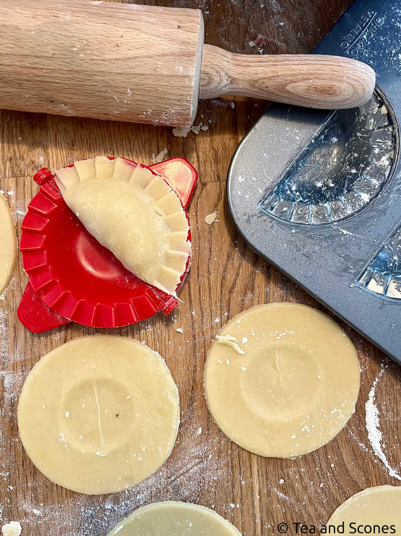 Alternatives Bild 2 zu Backblech Pasty Set f�r Mini Cornish Pasties mit Teigtaschen-Former