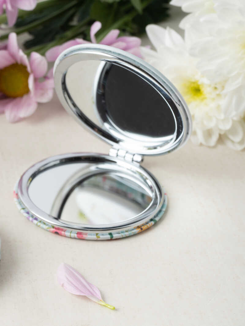 Alternatives Bild 3 zu Taschenspiegel mit Blumen und Fahrradfahrerin