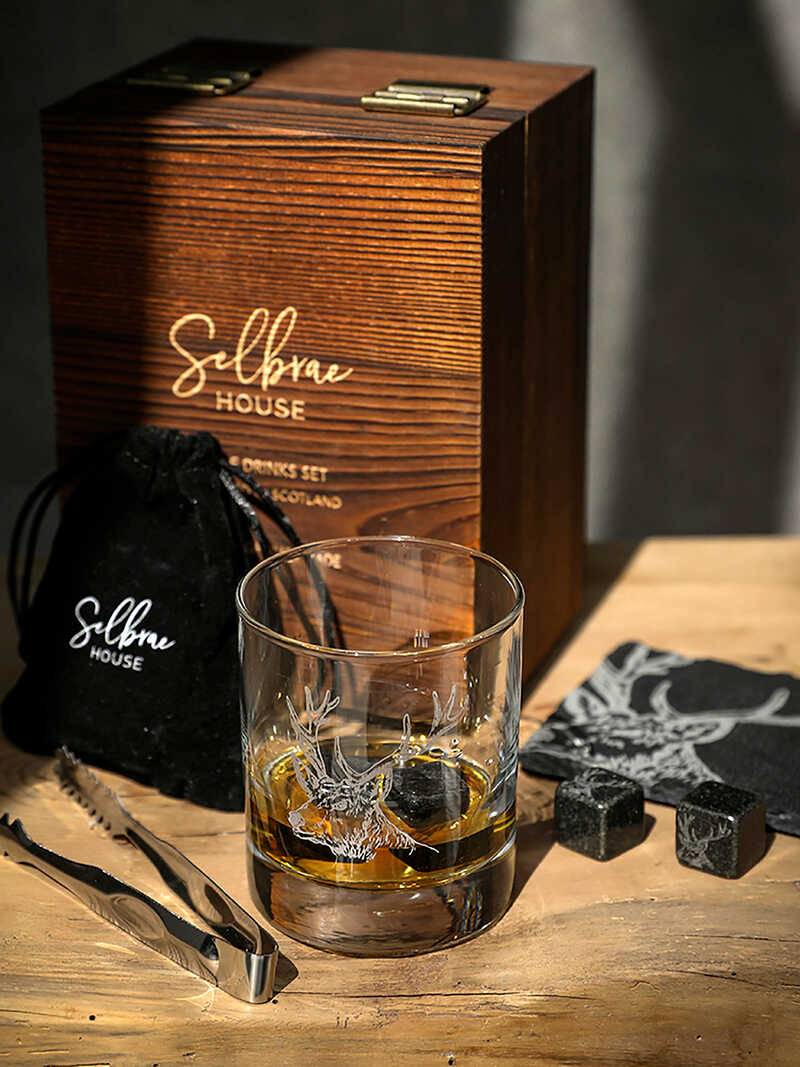 Alternatives Bild 1 zu Whisky-Set in Holzbox Hirsch