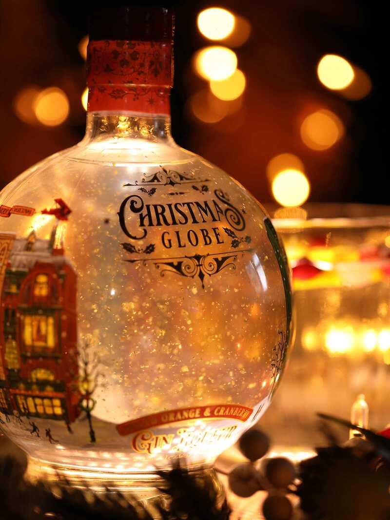 Alternatives Bild 2 zu Gin Likr Schneekugel Spiced Orange and Cranberry