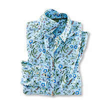 Hellblaue Damenbluse mit Hemdkragen