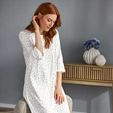 Thumbnail zu Nachthemd mit Lavendel-Print