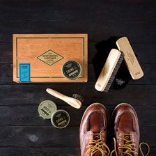 Alernatives Thumbnail 2 zu Schuhpflege-Box mit Schuhcreme und B�rsten