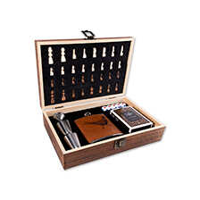 Spiele-Box mit Schach- und Kartenspiel