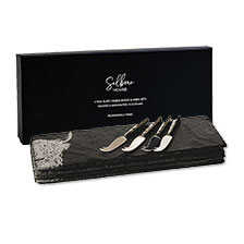 4 Serviertabletts aus Schiefer mit Edelstahl-Ksemessern