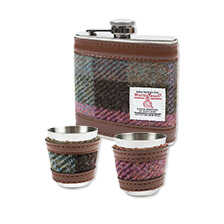 Alernatives Thumbnail 1 zu Flachmann mit 2 Bechern aus Edelstahl mit Harris Tweed