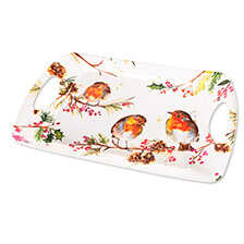 Kleines Tablett mit Rotkelchen auf Tannenzweigen und Ilex